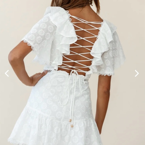 NEW Selfie Leslie: How Romantic Flounce Sleeve Lace-Up Back Dress - Picture 3 of 8
